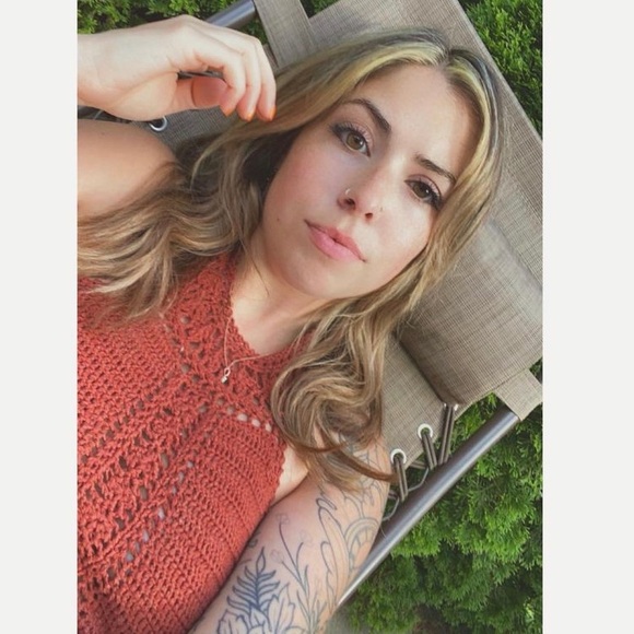 Meet your Posher! - Picture 3 of 4